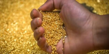 سونے کی قیمت میں تیز کمی، فی تولہ 14 ہزار روپے سستا 4 سونے کی قیمت میں تیز کمی، فی تولہ 14 ہزار روپے سستا