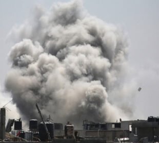 غزہ میں اسرائیلی طیاروں کی بمباری، الشفاء اسپتال کے اطراف دھماکے