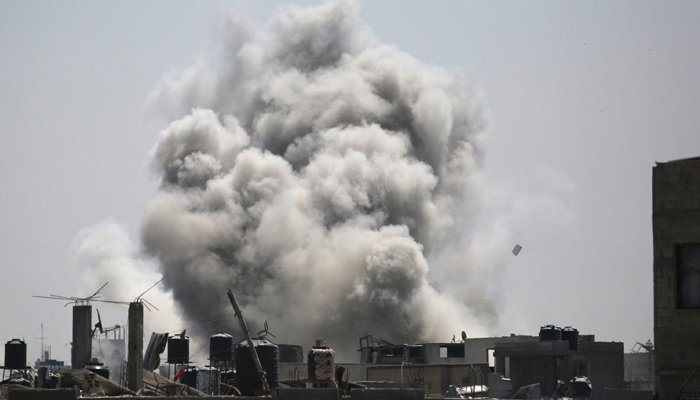 غزہ میں اسرائیلی طیاروں کی بمباری، الشفاء اسپتال کے اطراف دھماکے 1 غزہ میں اسرائیلی طیاروں کی بمباری، الشفاء اسپتال کے اطراف دھماکے