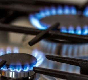 گیس کی قیمتوں میں اضافے کی تجویز، اوگرا میں درخواستیں دائر