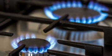 گیس کی قیمتوں میں اضافے کی تجویز، اوگرا میں درخواستیں دائر