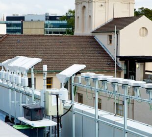 نیا ماحول دوست پینٹ: ائیرکنڈیشنر کی ضرورت کم کرنے والی حیرت انگیز ایجاد 10 نیا ماحول دوست پینٹ: ائیرکنڈیشنر کی ضرورت کم کرنے والی حیرت انگیز ایجاد