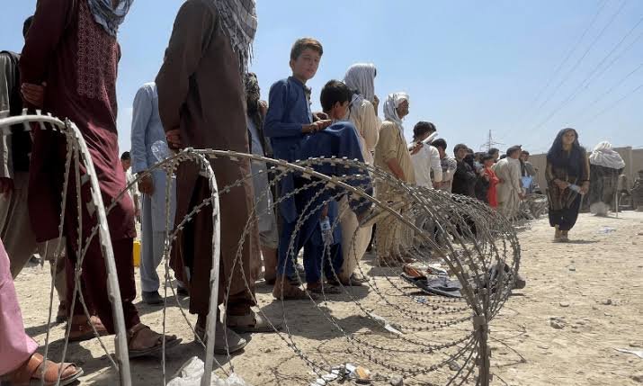 غیرقانونی مقیم افراد کے خلاف کارروائی، سہراب گوٹھ اور الاآصف اسکوائر سے 45 افراد گرفتار 1 غیرقانونی مقیم افراد کے خلاف کارروائی، سہراب گوٹھ اور الاآصف اسکوائر سے 45 افراد گرفتار