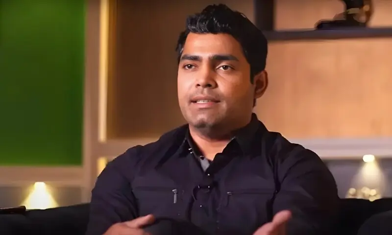 عمر اکمل نے وقار یونس پر کیریئر خراب کرنے کا الزام عائد کر دیا