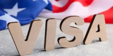 امریکہ میں 2026 کے لیے پناہ گزینوں کی حد میں تاریخی کمی 32 امریکہ میں 2026 کے لیے پناہ گزینوں کی حد میں تاریخی کمی