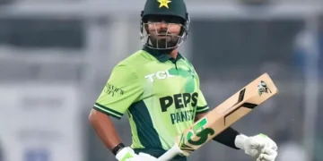 بابر اعظم نے بین الاقوامی کرکٹ میں 15 ہزار رنز مکمل کر لیے 31 بابر اعظم نے بین الاقوامی کرکٹ میں 15 ہزار رنز مکمل کر لیے