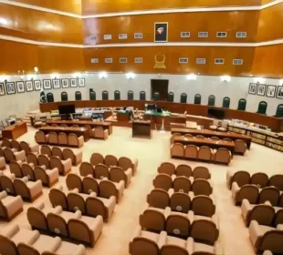 "حکومت کا نیا عدالتی ڈھانچہ متعارف کرانے کا منصوبہ، سپریم کورٹ سے ازخود نوٹس کا اختیار ختم"