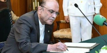 “صدرِ مملکت کے دستخط کے بعد 27ویں آئینی ترمیم نافذالعمل”