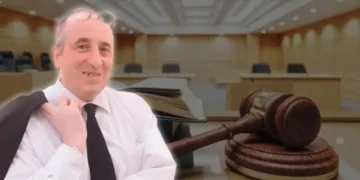 جسٹس کریم خان آغا اور دیگر ججز نے وفاقی آئینی عدالت میں حلف اٹھا لیا 31 جسٹس کریم خان آغا اور دیگر ججز نے وفاقی آئینی عدالت میں حلف اٹھا لیا