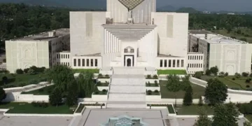 سپریم کورٹ کا فل کورٹ اجلاس: اجتماعی استعفے کی تجویز مسترد، عدلیہ کی خودمختاری پر زور 6 سپریم کورٹ کا فل کورٹ اجلاس: اجتماعی استعفے کی تجویز مسترد، عدلیہ کی خودمختاری پر زور