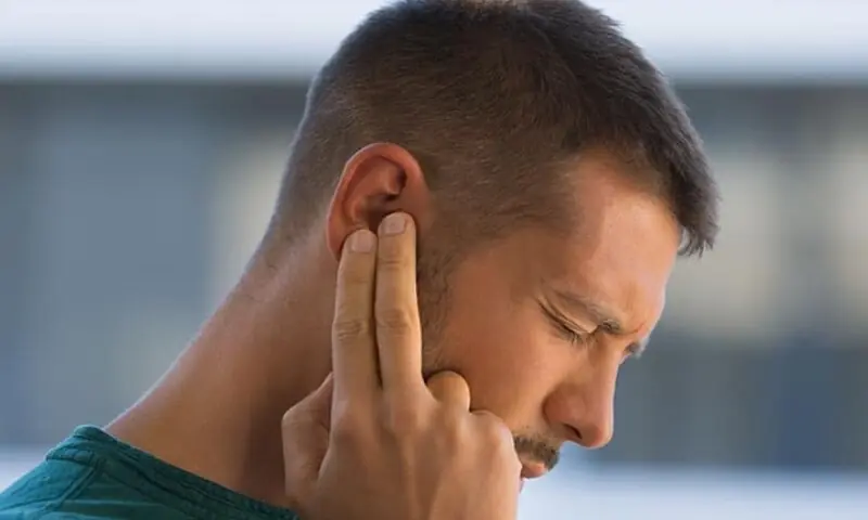 کان میں درد یا سننے میں کمی؟ یہ علامت کان کے پردے کے پھٹنے کا اشارہ بھی ہوسکتی ہے 1 کان میں درد یا سننے میں کمی؟ یہ علامت کان کے پردے کے پھٹنے کا اشارہ بھی ہوسکتی ہے