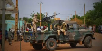 مالی میں عسکری گروہ نے متحدہ عرب امارات کےشہزادے کے بدلے پانچ کروڑ ڈالر کا تاوان حاصل کرلیا 4 مالی میں عسکری گروہ نے متحدہ عرب امارات کےشہزادے کے بدلے پانچ کروڑ ڈالر کا تاوان حاصل کرلیا