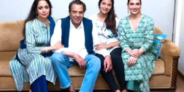 "ہیما مالنی کی پر اسرار خاموشی نے بالی وڈ میں سوالات پیدا کر دیے" 4 "ہیما مالنی کی پر اسرار خاموشی نے بالی وڈ میں سوالات پیدا کر دیے"