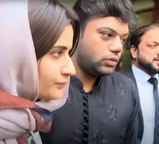 ڈکی بھائی کی ضمانت کے بعد پہلی عوامی جھلک نے مداحوں کو فکر مند کر دیا 8 ڈکی بھائی کی ضمانت کے بعد پہلی عوامی جھلک نے مداحوں کو فکر مند کر دیا