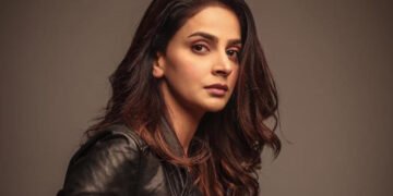 صبا قمر نےصحافی کو 10 کروڑروپے ہرجانےکانوٹس بھیج دیا