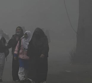 پنجاب میں اسموگ کے پیشِ نظر اسکولوں کے کھلنے کا وقت تبدیل