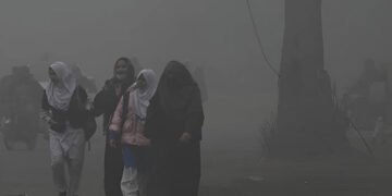 پنجاب میں اسموگ کے پیشِ نظر اسکولوں کے کھلنے کا وقت تبدیل