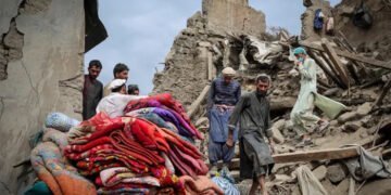 افغانستان کے ہندوکش خطے میں 6.3 شدت کا زلزلہ، 7 افراد جاں بحق، 150 زخمی 24 افغانستان کے ہندوکش خطے میں 6.3 شدت کا زلزلہ، 7 افراد جاں بحق، 150 زخمی