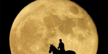 سال 2025 کا سب سے بڑا سپر مون آج رات آسمان پر جلوہ گر ہوگا