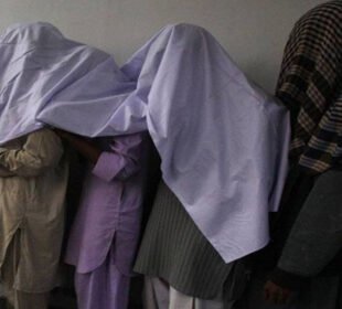 کراچی: عمرہ ویزے پر اٹلی جانے کی کوشش ناکام، 5 افراد گرفتار 9 کراچی: عمرہ ویزے پر اٹلی جانے کی کوشش ناکام، 5 افراد گرفتار