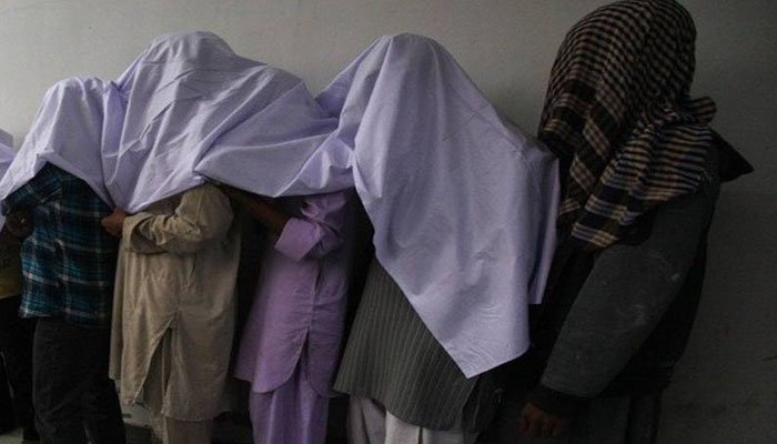 کراچی: عمرہ ویزے پر اٹلی جانے کی کوشش ناکام، 5 افراد گرفتار