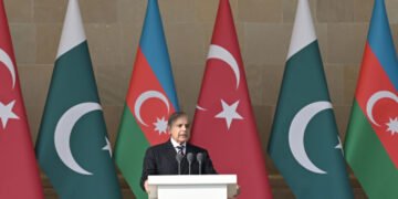 باکو: وزیراعظم شہباز شریف کا آذربائیجان کے یومِ فتح کی تقریب سے خطاب 36 باکو: وزیراعظم شہباز شریف کا آذربائیجان کے یومِ فتح کی تقریب سے خطاب