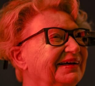 طب میں نئی پیش رفت: جسم میں نصب کمپیوٹر چِپس سے بینائی کی جزوی بحالی ممکن