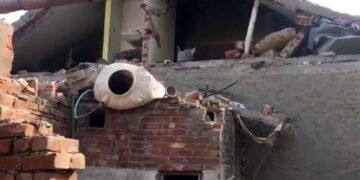 لاہور میں گیس سلینڈر دھماکا، تین افراد جان سے گئے 11 لاہور میں گیس سلینڈر دھماکا، تین افراد جان سے گئے