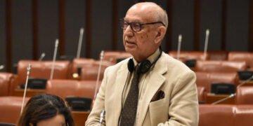 سینیٹ میں (ن) لیگ کے پارلیمانی لیڈر عرفان صدیقی خالقِ حقیقی سے جا ملے 36 سینیٹ میں (ن) لیگ کے پارلیمانی لیڈر عرفان صدیقی خالقِ حقیقی سے جا ملے