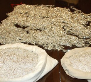 کراچی ایئرپورٹ پر کسٹمز کی بڑی کارروائی: 79 کلو سے زائد چاندی اسمگل کرنے کی کوشش ناکام 10 کراچی ایئرپورٹ پر کسٹمز کی بڑی کارروائی: 79 کلو سے زائد چاندی اسمگل کرنے کی کوشش ناکام