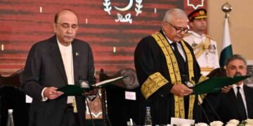 جسٹس امین الدین خان نےوفاقی آئینی عدالت کے پہلےچیف جسٹس کاحلف اٹھالیا