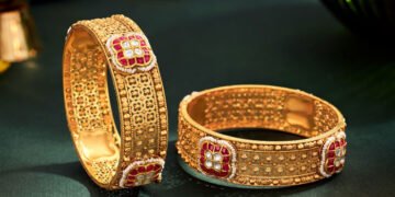 سونے کی قیمت میں کمی، فی تولہ 33سو روپے سستا