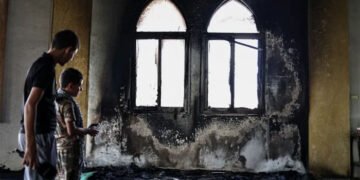 مغربی کنارے میں یہودیوں کامسجد پر حملہ، آگ زنی اور توڑ پھوڑ 14 مغربی کنارے میں یہودیوں کامسجد پر حملہ، آگ زنی اور توڑ پھوڑ