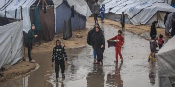 اسرائیل نے امدادی سامان کی غزہ آمد پھر روک دی، لاکھوں افراد بے یار و مددگار