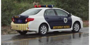 بہاولپور: ایم–5 موٹر وے پر بس کی ٹکر سے تین پولیس اہلکار جاں بحق