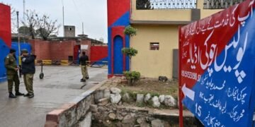 امریکی سفارتی وفد کی اڈیالہ جیل آمد 39 امریکی سفارتی وفد کی اڈیالہ جیل آمد