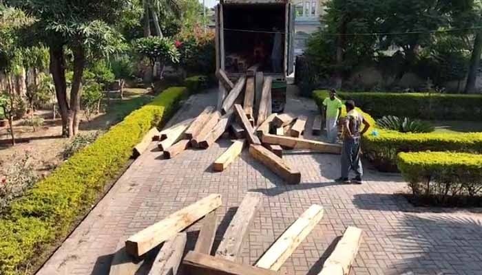 لکڑی اسمگلنگ کا بڑا کیس ، ملزم پر ملکی تاریخ کا بھاری ترین جرمانہ