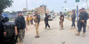 بنوں میں امن کمیٹی کے دفتر پر فائرنگ، 7 افراد جاں بحق 31 بنوں میں امن کمیٹی کے دفتر پر فائرنگ، 7 افراد جاں بحق