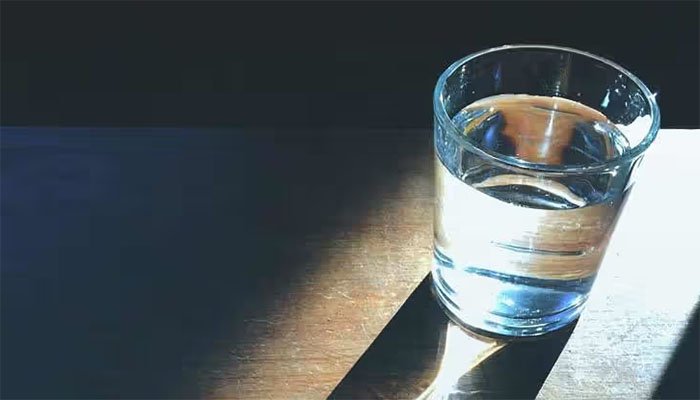 سرد موسم میں پانی کی کمی کی 5 نمایاں نشانیاں 1 سرد موسم میں پانی کی کمی کی 5 نمایاں نشانیاں