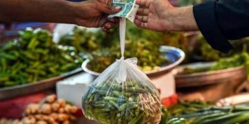 ٹماٹر 57 فیصد مزید مہنگا، چینی اور لہسن کی قیمتوں میں بھی اضافہ 11 ٹماٹر 57 فیصد مزید مہنگا، چینی اور لہسن کی قیمتوں میں بھی اضافہ