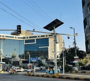 کراچی میں ای چالان کے پہلے 30 روز مکمل ، 93 ہزار سے زائد خلاف ورزیاں ریکارڈ