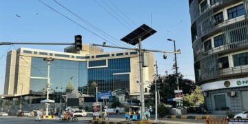 کراچی میں ای چالان کے پہلے 30 روز مکمل ، 93 ہزار سے زائد خلاف ورزیاں ریکارڈ