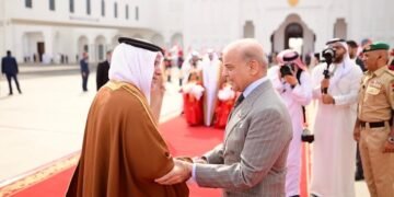 منامہ میں شہباز شریف کو سرکاری اعزاز کے ساتھ خوش آمدید 38 منامہ میں شہباز شریف کو سرکاری اعزاز کے ساتھ خوش آمدید