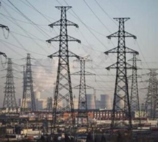 سرکاری محکموں کے بجلی بلوں کے بقایا جات 3 کھرب کے قریب پہنچ گئے 8 سرکاری محکموں کے بجلی بلوں کے بقایا جات 3 کھرب کے قریب پہنچ گئے