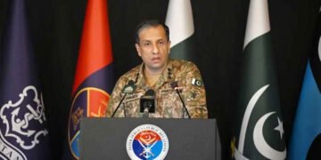 پاک افغان سرحد پر دہشتگردی اور غیر قانونی سرگرمیوں کے خلاف فوجی کارروائیاں جاری: ڈی جی آئی ایس پی آر 28 پاک افغان سرحد پر دہشتگردی اور غیر قانونی سرگرمیوں کے خلاف فوجی کارروائیاں جاری: ڈی جی آئی ایس پی آر