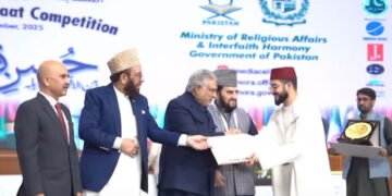 پاکستان میں پہلا بین الاقوامی مقابلہ حسنِ قرأت: ملائیشیا کے قاری نے جیتا 50 لاکھ روپے کا انعام 25 پاکستان میں پہلا بین الاقوامی مقابلہ حسنِ قرأت: ملائیشیا کے قاری نے جیتا 50 لاکھ روپے کا انعام