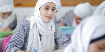 غزہ: طالبات نے مشکل حالات میں انٹرمیڈیٹ امتحانات میں شاندار کارکردگی دکھادی