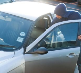 الیکٹرانک آلات کے ذریعے کاریں چند منٹ میں چوری، حکام نے سخت قوانین نافذ کر دیے