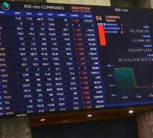 پاکستان اسٹاک مارکیٹ میں تیزی، 100 انڈیکس 162 ہزار کی حد عبور کر گیا 9 پاکستان اسٹاک مارکیٹ میں تیزی، 100 انڈیکس 162 ہزار کی حد عبور کر گیا