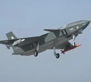 ترکیہ کا تاریخی کارنامہ: کِزِل ایلما نے پہلی بار فضا میں دشمن طیارے کا کامیاب شکار کیا